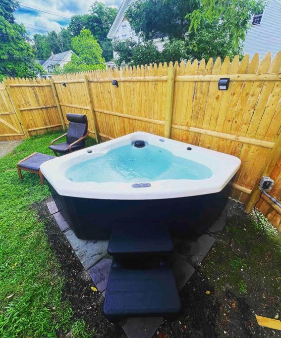 New!! Lovely Unit W/ Private Hot Tub And Patio! Laconia Εξωτερικό φωτογραφία