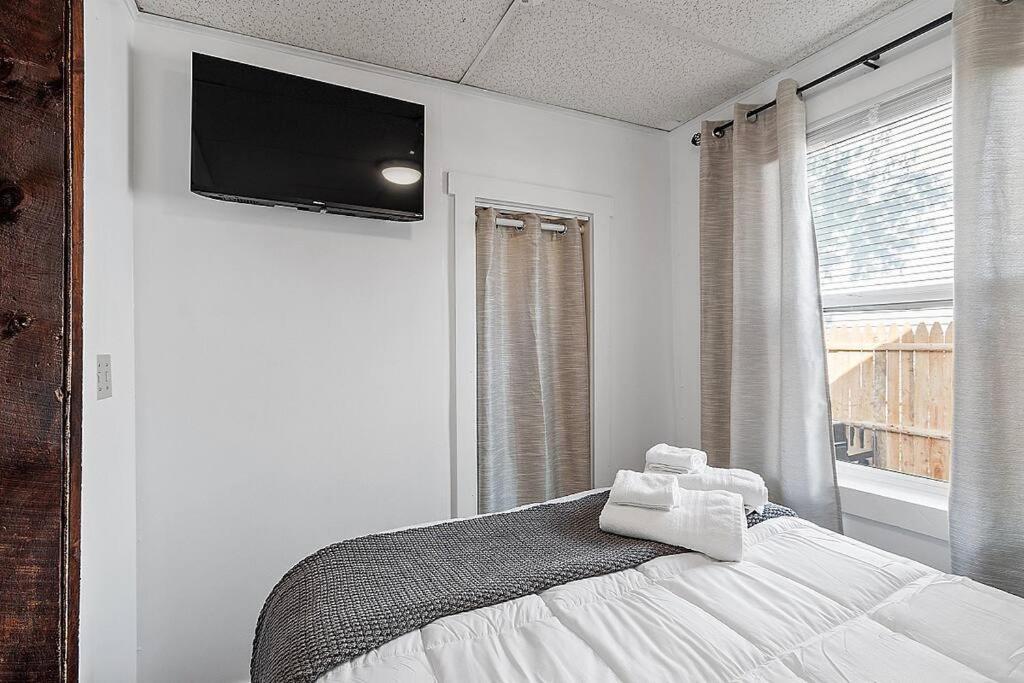 New!! Lovely Unit W/ Private Hot Tub And Patio! Laconia Εξωτερικό φωτογραφία