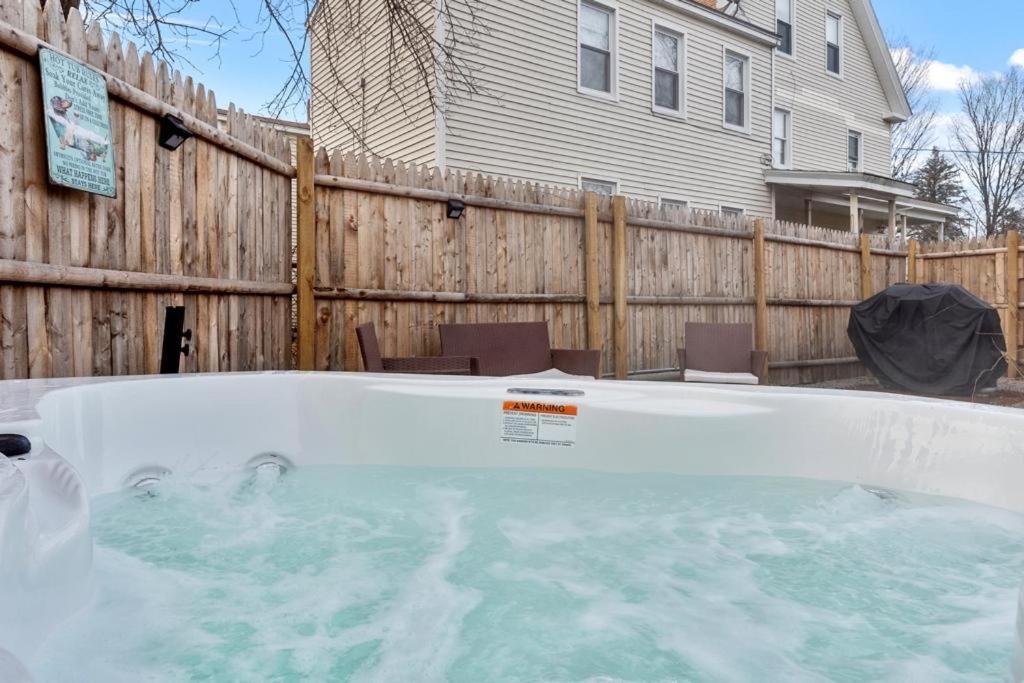New!! Lovely Unit W/ Private Hot Tub And Patio! Laconia Εξωτερικό φωτογραφία